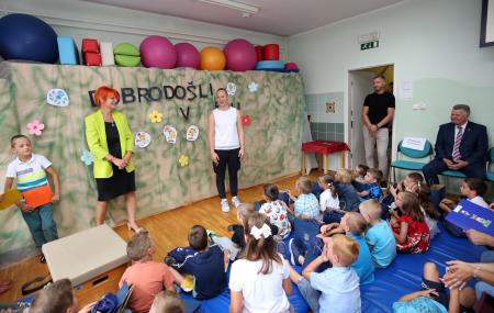 PRVI ŠOLSKI DAN SPREJEM PRVOOLČKOV UNEC 13 FOTO LJUBO VUKELIČ